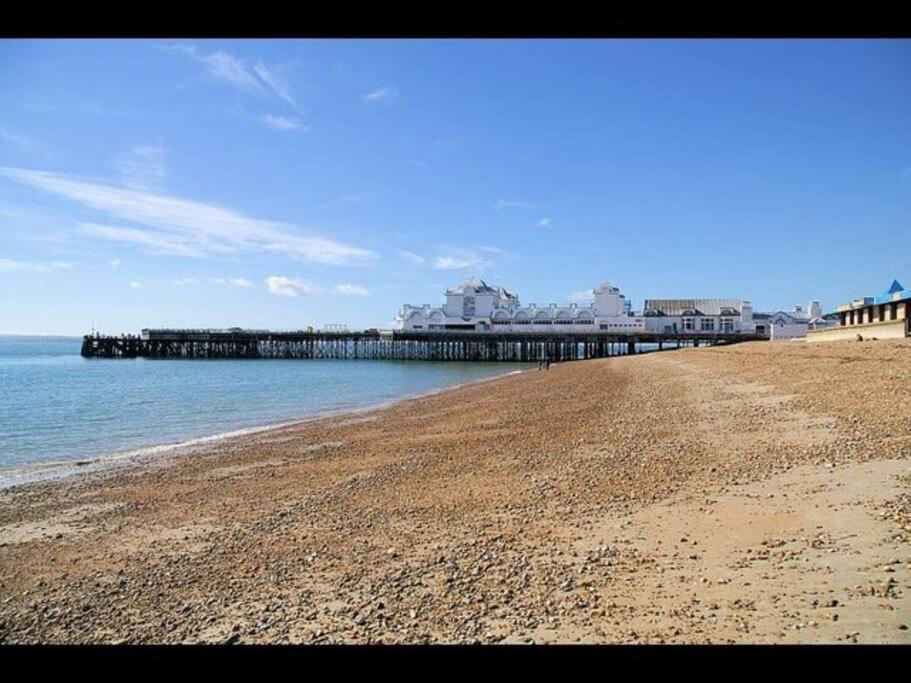 Coastal Comfort Getaway بورتسماوث المظهر الخارجي الصورة